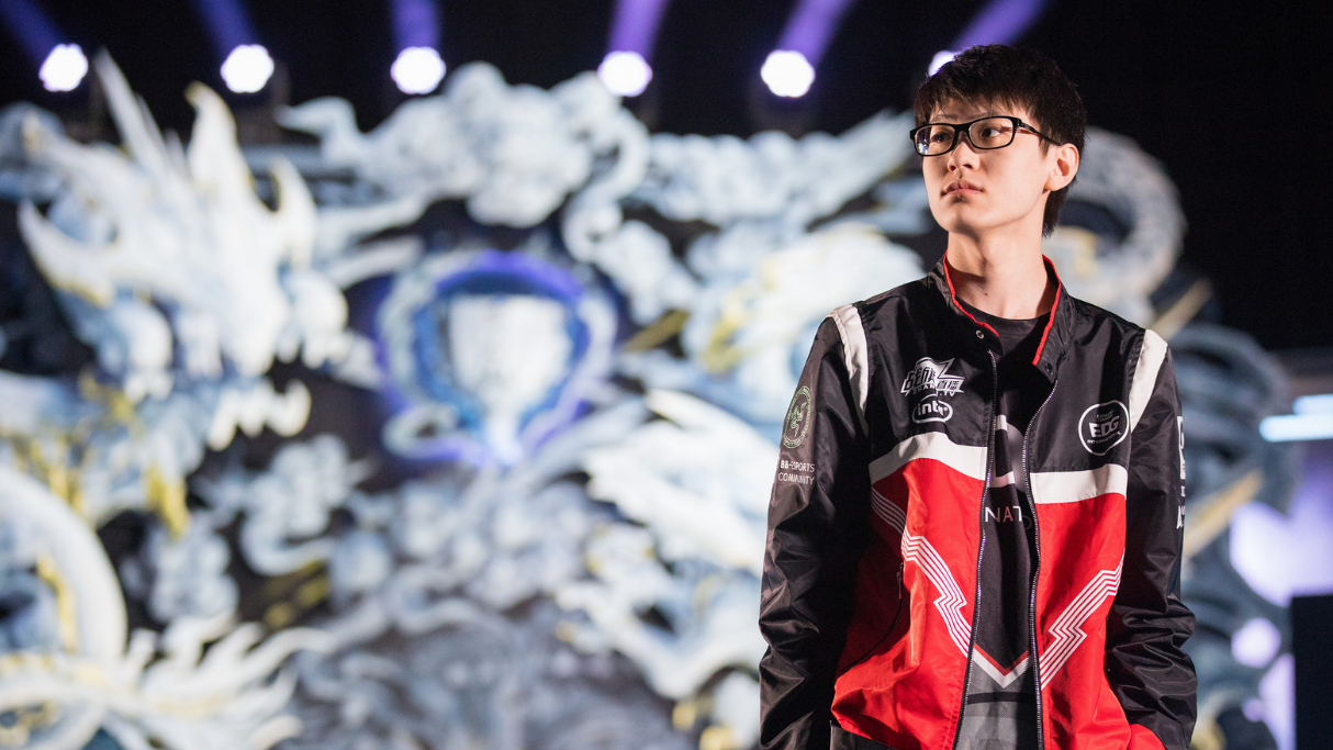 爱游戏官方网站-Rookie迎来十赛季出色发挥,老鹰观众热烈欢呼!-爱游戏官方网站